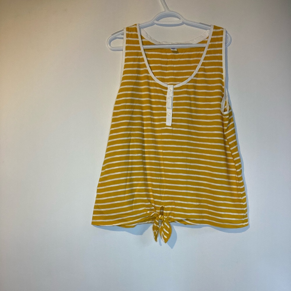 Sleeveless women shirt